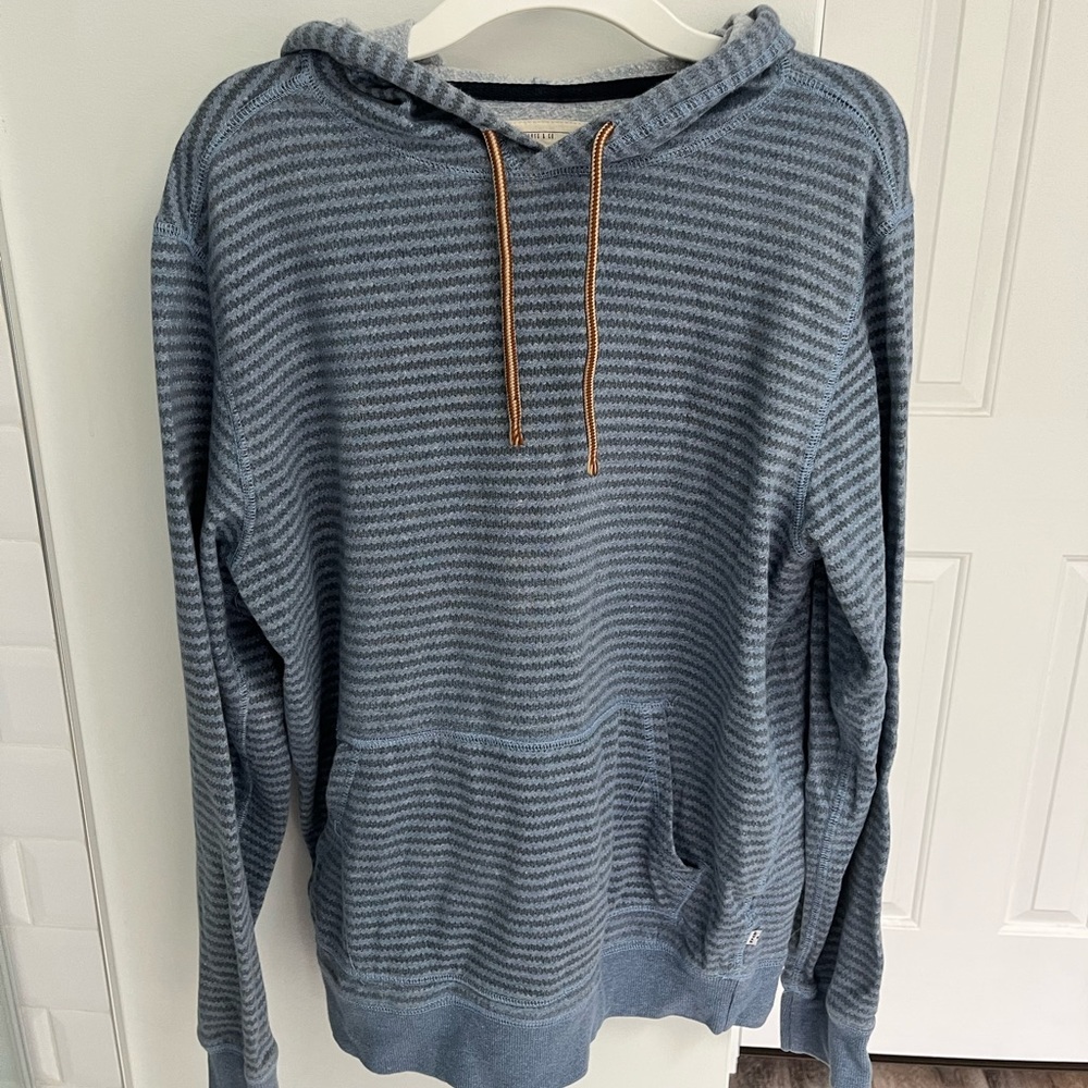 Small Levi’s Lightweight Hooded Sweatshirt